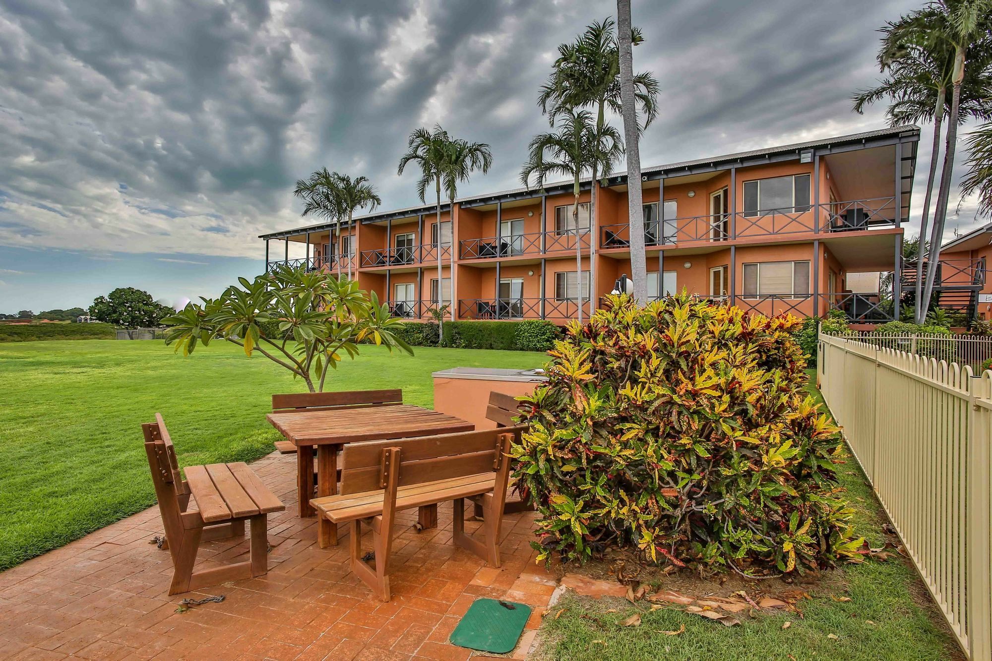 Moonlight Bay Suites Broome Ngoại thất bức ảnh
